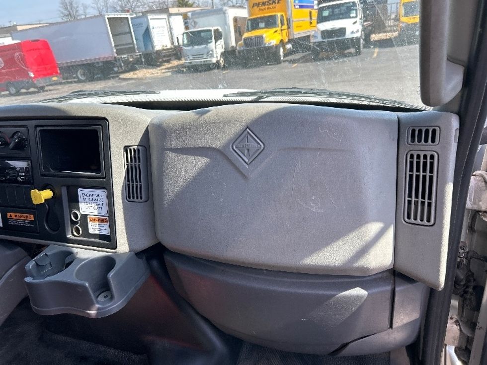 Medium Duty Box Truck-Light and Medium Duty Trucks-International-2019-4300-West Babylon-NY-140,011\n\t\tmiles-$ 43,750 - Image 20