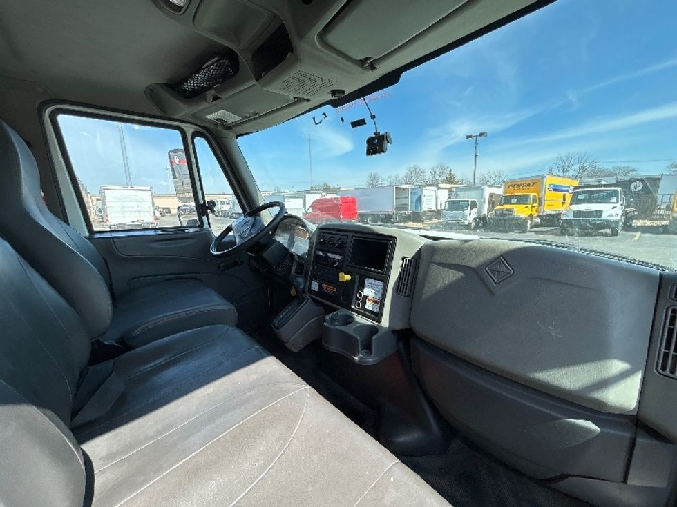 Medium Duty Box Truck-Light and Medium Duty Trucks-International-2019-4300-West Babylon-NY-140,011\n\t\tmiles-$ 43,750 - Image 21