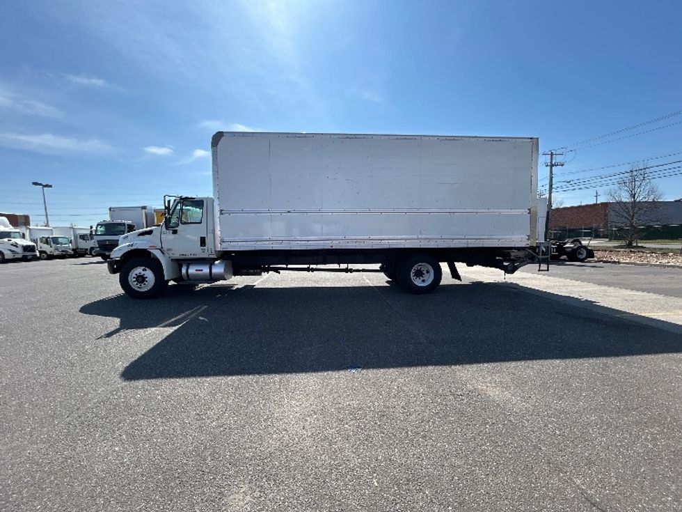 Medium Duty Box Truck-Light and Medium Duty Trucks-International-2019-4300-West Babylon-NY-140,011\n\t\tmiles-$ 43,750 - Image 4
