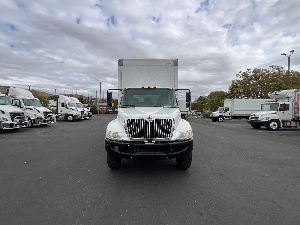 Medium Duty Box Truck-Light and Medium Duty Trucks-International-2019-4300-West Sacramento-CA-132,540\n\t\tmiles-$ 49,750 - Image 2