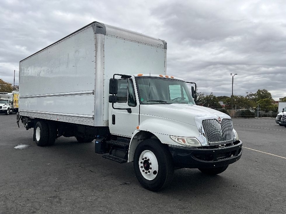 Medium Duty Box Truck-Light and Medium Duty Trucks-International-2019-4300-West Sacramento-CA-132,540\n\t\tmiles-$ 49,750 - Image 1