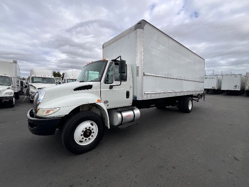 Medium Duty Box Truck-Light and Medium Duty Trucks-International-2019-4300-West Sacramento-CA-132,540\n\t\tmiles-$ 49,750 - Image 3
