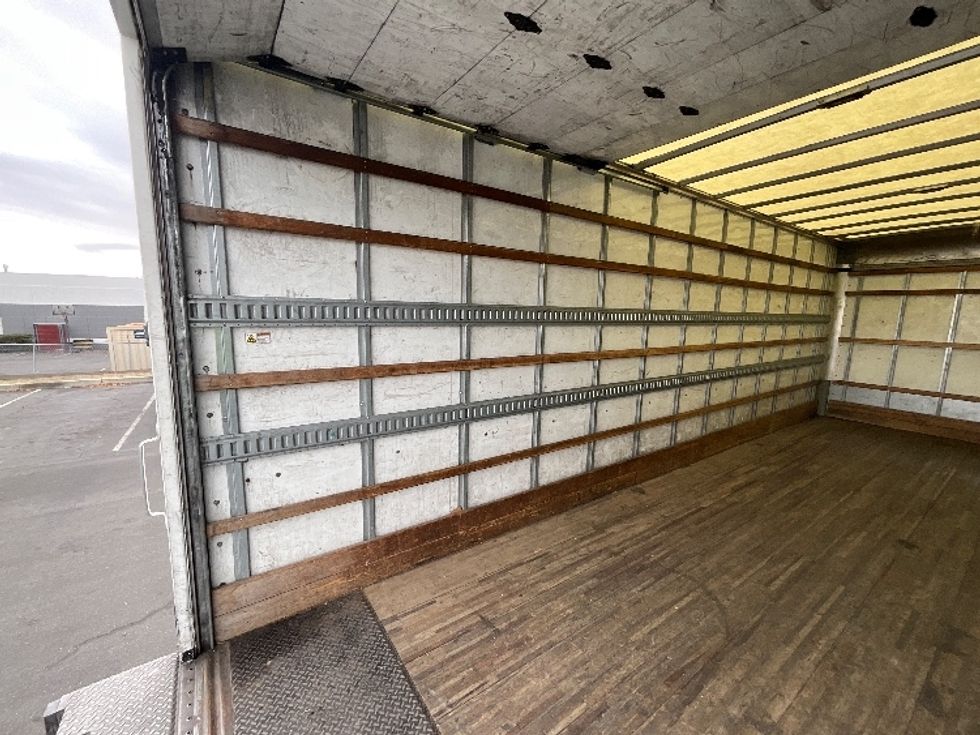 Medium Duty Box Truck-Light and Medium Duty Trucks-International-2019-4300-West Sacramento-CA-132,540\n\t\tmiles-$ 49,750 - Image 11