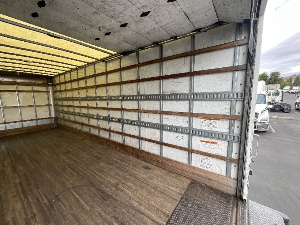 Medium Duty Box Truck-Light and Medium Duty Trucks-International-2019-4300-West Sacramento-CA-132,540\n\t\tmiles-$ 49,750 - Image 12