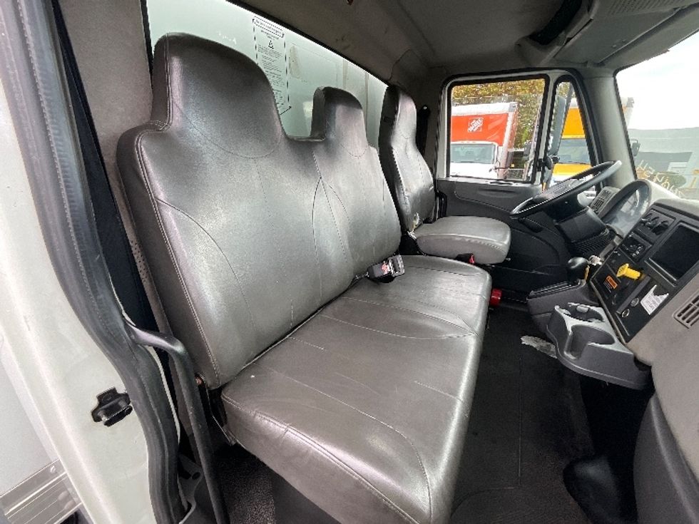 Medium Duty Box Truck-Light and Medium Duty Trucks-International-2019-4300-West Sacramento-CA-132,540\n\t\tmiles-$ 49,750 - Image 18