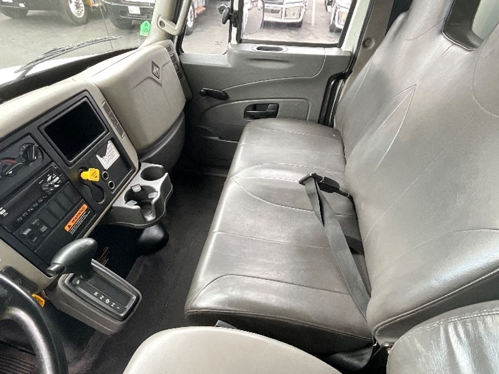 Medium Duty Box Truck-Light and Medium Duty Trucks-International-2019-4300-West Sacramento-CA-132,540\n\t\tmiles-$ 49,750 - Image 16