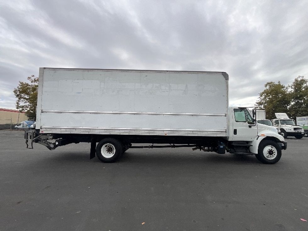 Medium Duty Box Truck-Light and Medium Duty Trucks-International-2019-4300-West Sacramento-CA-132,540\n\t\tmiles-$ 49,750 - Image 15