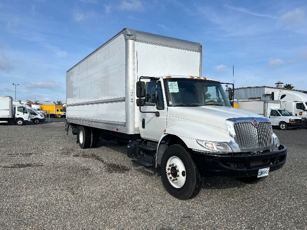 Medium Duty Box Truck-Light and Medium Duty Trucks-International-2019-4300-West Sacramento-CA-136,800\n\t\tmiles-$ 47,500 - Image 1