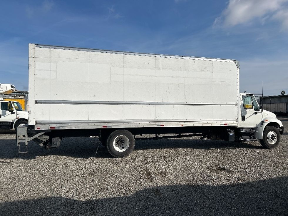 Medium Duty Box Truck-Light and Medium Duty Trucks-International-2019-4300-West Sacramento-CA-136,800\n\t\tmiles-$ 47,500 - Image 12