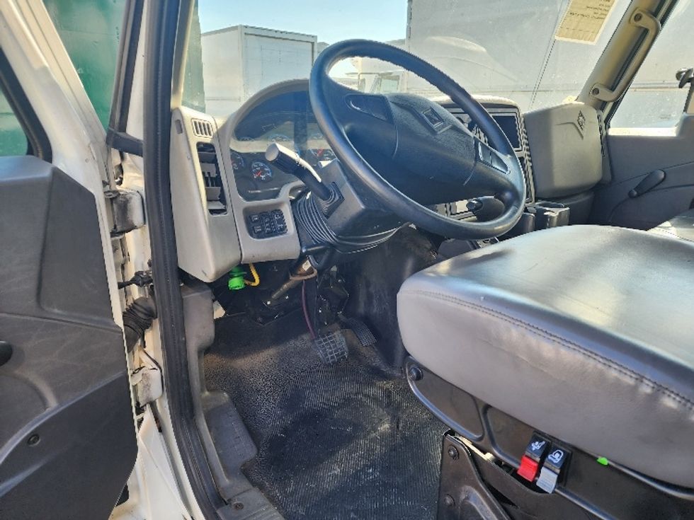 Medium Duty Box Truck-Light and Medium Duty Trucks-International-2019-4300-West Sacramento-CA-136,800\n\t\tmiles-$ 47,500 - Image 16