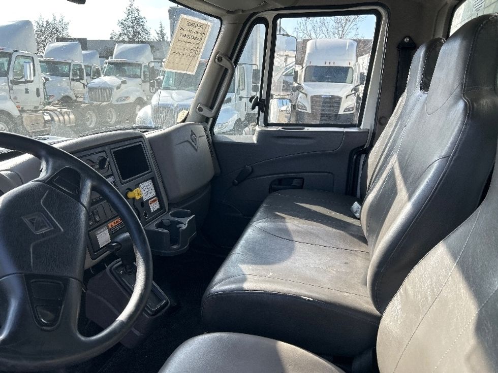 Medium Duty Box Truck-Light and Medium Duty Trucks-International-2019-4300-West Sacramento-CA-136,800\n\t\tmiles-$ 47,500 - Image 17