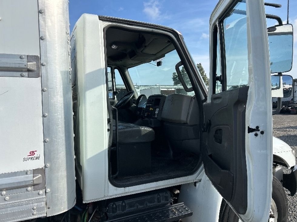 Medium Duty Box Truck-Light and Medium Duty Trucks-International-2019-4300-West Sacramento-CA-136,800\n\t\tmiles-$ 47,500 - Image 18