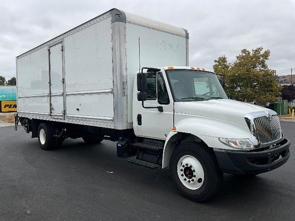Medium Duty Box Truck-Light and Medium Duty Trucks-International-2019-4300-West Sacramento-CA-136,901\n\t\tmiles-$ 49,250 - Image 1