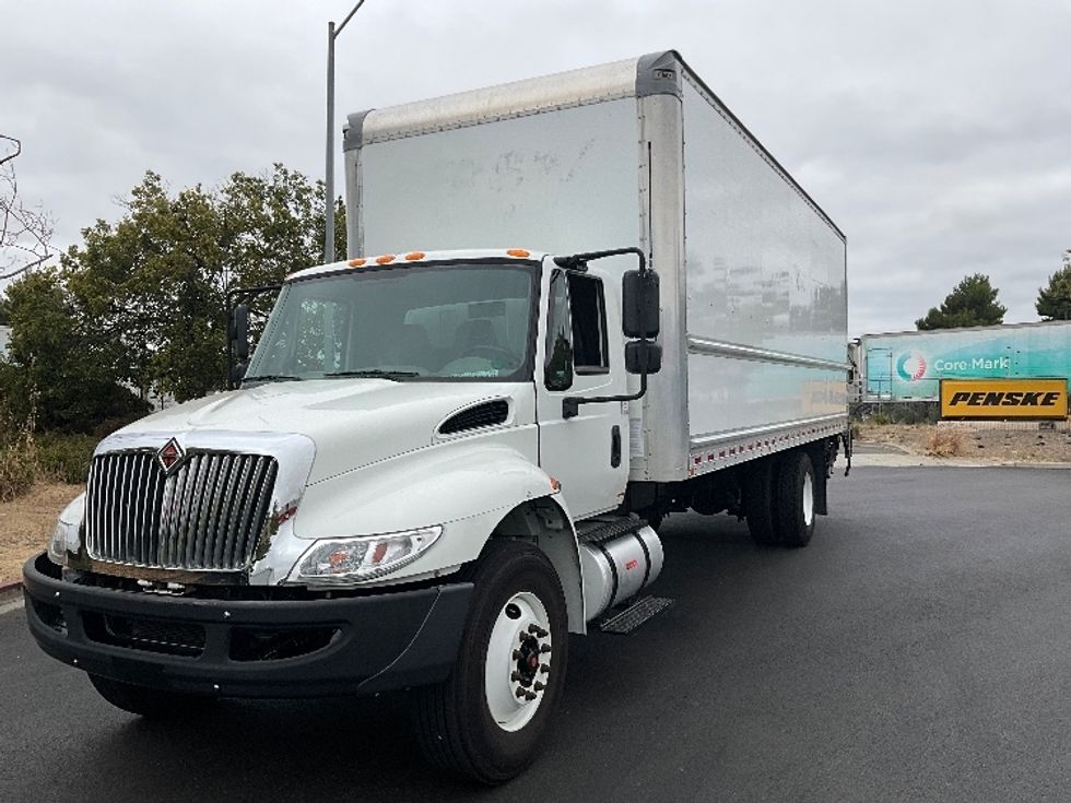 Medium Duty Box Truck-Light and Medium Duty Trucks-International-2019-4300-West Sacramento-CA-136,901\n\t\tmiles-$ 49,250 - Image 3