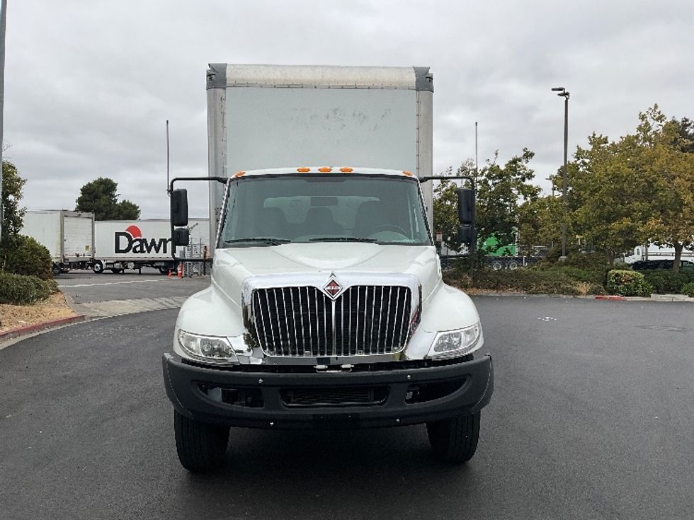 Medium Duty Box Truck-Light and Medium Duty Trucks-International-2019-4300-West Sacramento-CA-136,901\n\t\tmiles-$ 49,250 - Image 2