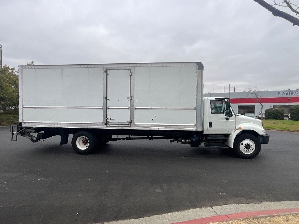 Medium Duty Box Truck-Light and Medium Duty Trucks-International-2019-4300-West Sacramento-CA-136,901\n\t\tmiles-$ 49,250 - Image 15