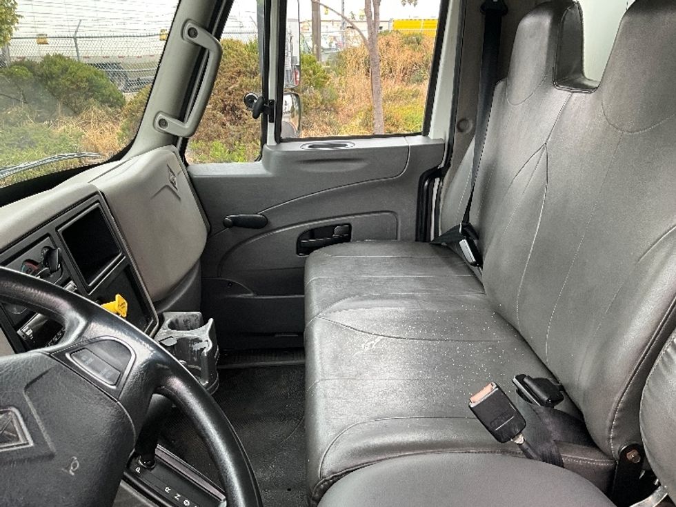 Medium Duty Box Truck-Light and Medium Duty Trucks-International-2019-4300-West Sacramento-CA-136,901\n\t\tmiles-$ 49,250 - Image 16