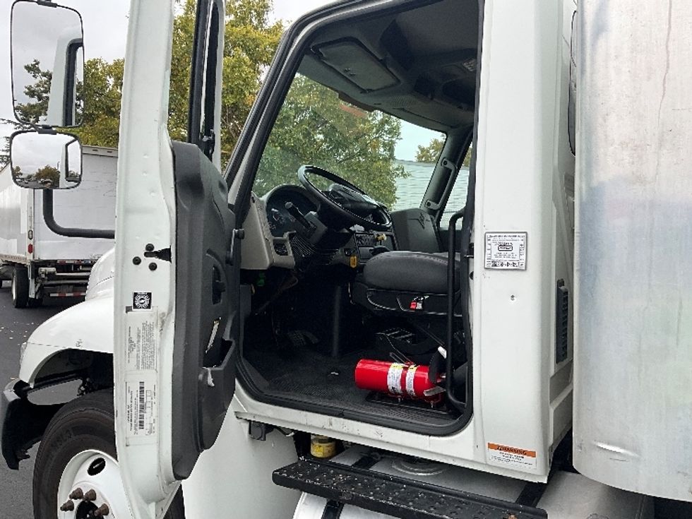 Medium Duty Box Truck-Light and Medium Duty Trucks-International-2019-4300-West Sacramento-CA-136,901\n\t\tmiles-$ 49,250 - Image 17