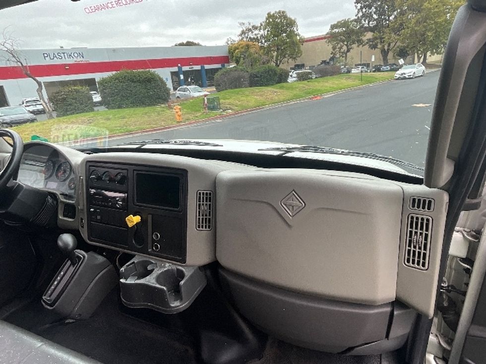 Medium Duty Box Truck-Light and Medium Duty Trucks-International-2019-4300-West Sacramento-CA-136,901\n\t\tmiles-$ 49,250 - Image 21