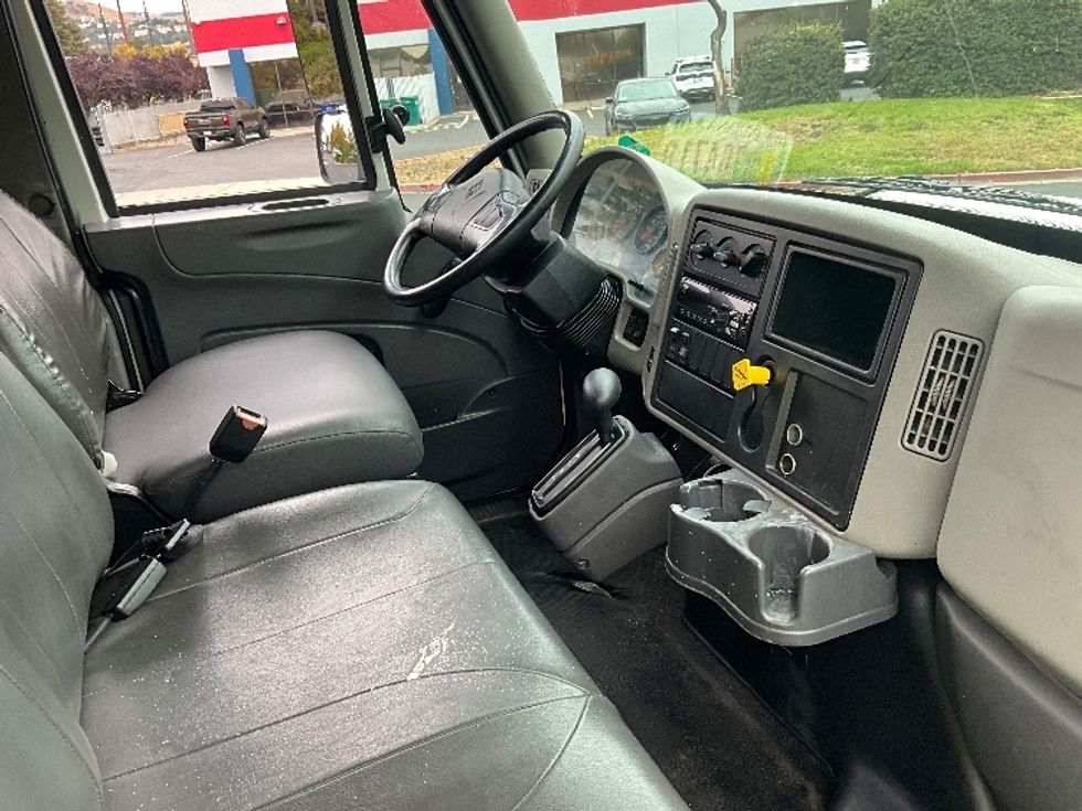 Medium Duty Box Truck-Light and Medium Duty Trucks-International-2019-4300-West Sacramento-CA-136,901\n\t\tmiles-$ 49,250 - Image 22