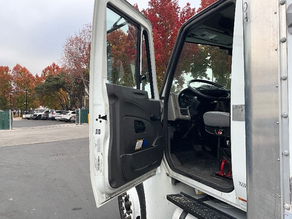 Medium Duty Box Truck-Light and Medium Duty Trucks-International-2019-4300-West Sacramento-CA-138,420\n\t\tmiles-$ 49,250 - Image 16