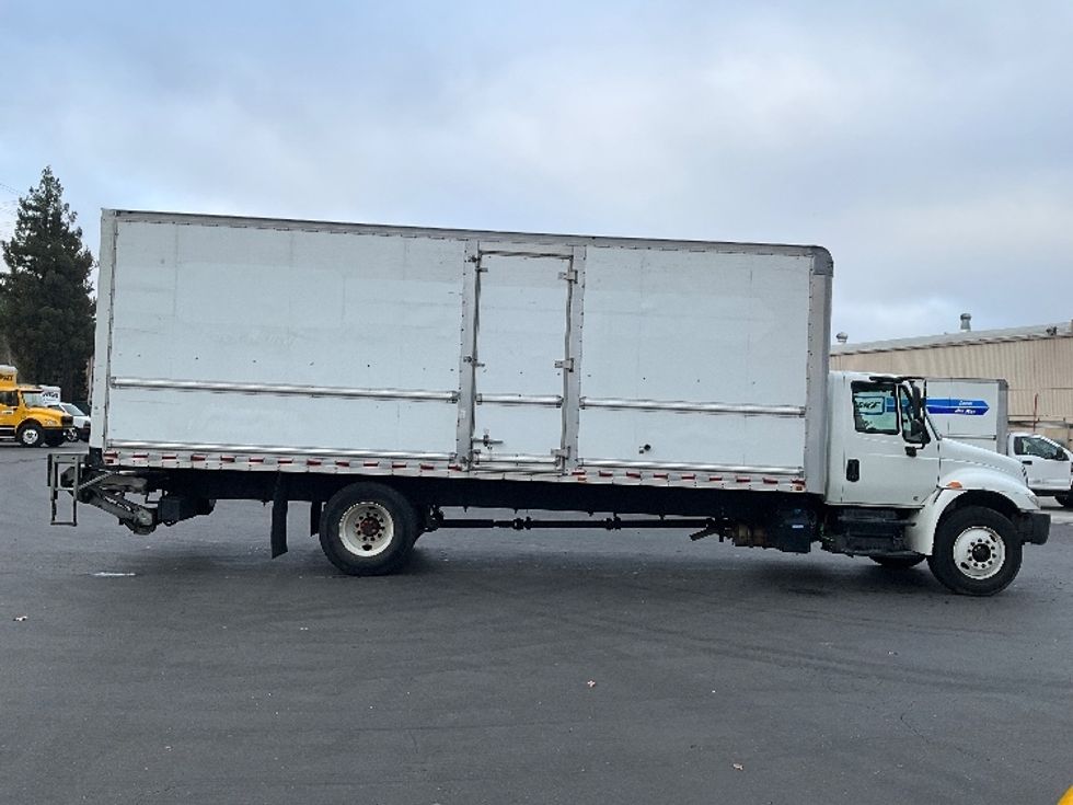 Medium Duty Box Truck-Light and Medium Duty Trucks-International-2019-4300-West Sacramento-CA-138,420\n\t\tmiles-$ 49,250 - Image 15
