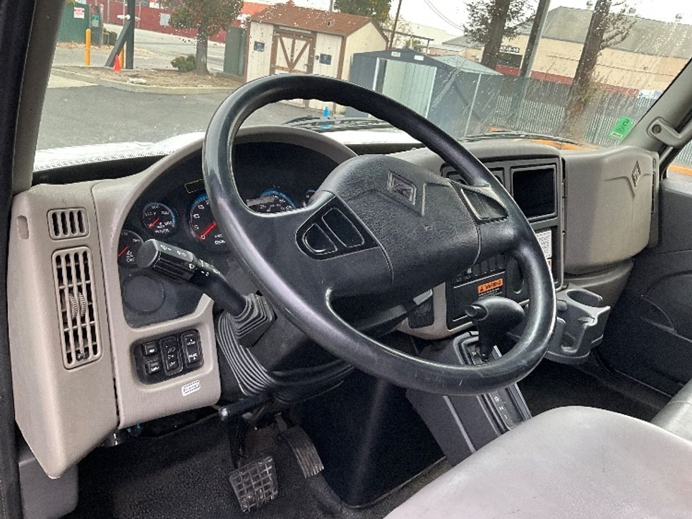 Medium Duty Box Truck-Light and Medium Duty Trucks-International-2019-4300-West Sacramento-CA-138,420\n\t\tmiles-$ 49,250 - Image 17
