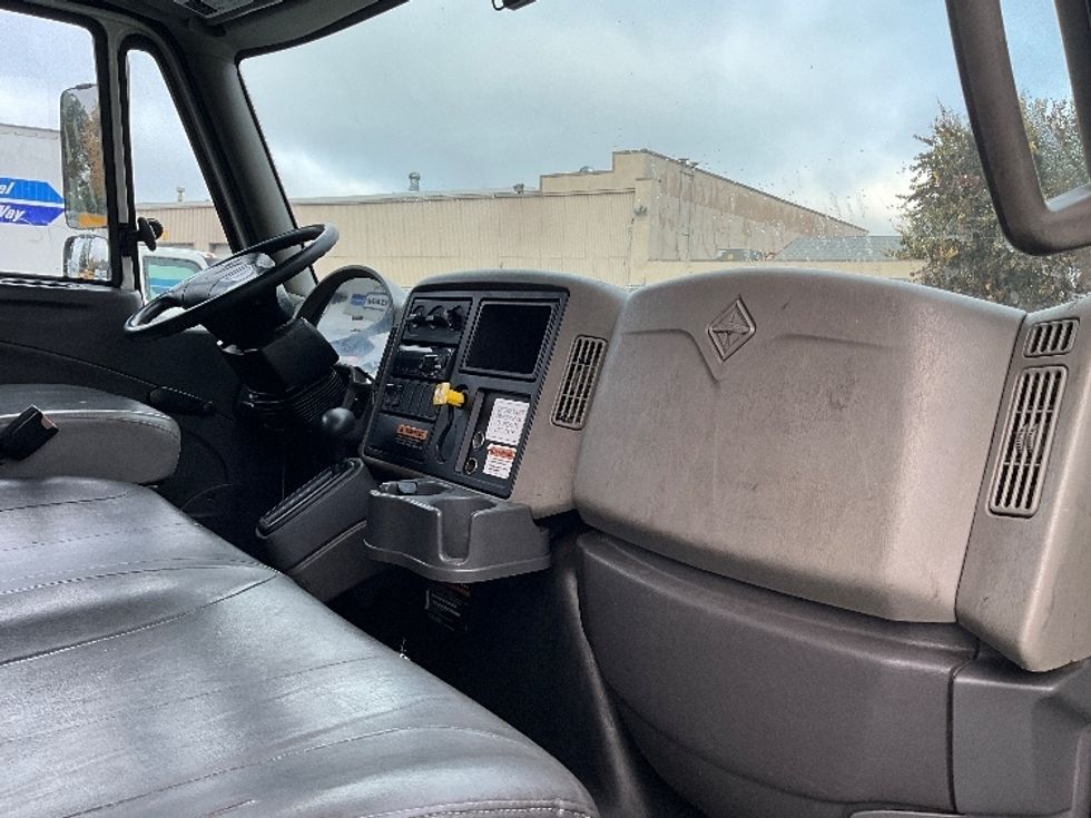 Medium Duty Box Truck-Light and Medium Duty Trucks-International-2019-4300-West Sacramento-CA-138,420\n\t\tmiles-$ 49,250 - Image 20