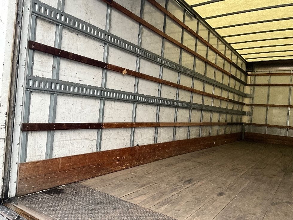 Medium Duty Box Truck-Light and Medium Duty Trucks-International-2019-4300-West Sacramento-CA-138,421\n\t\tmiles-$ 49,250 - Image 11