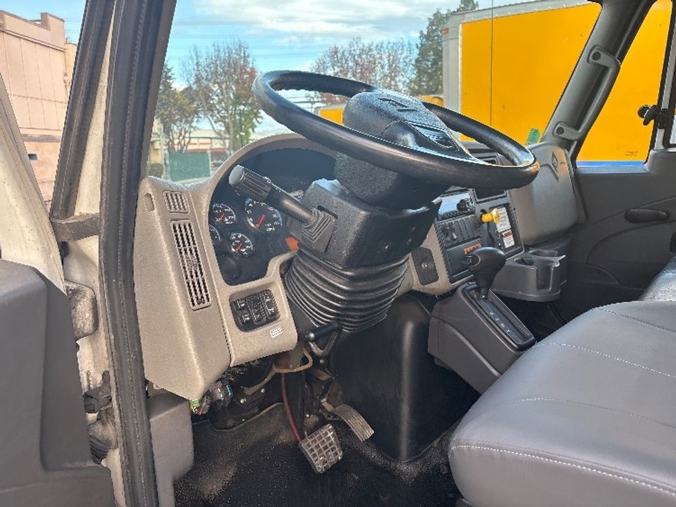 Medium Duty Box Truck-Light and Medium Duty Trucks-International-2019-4300-West Sacramento-CA-138,421\n\t\tmiles-$ 49,250 - Image 17