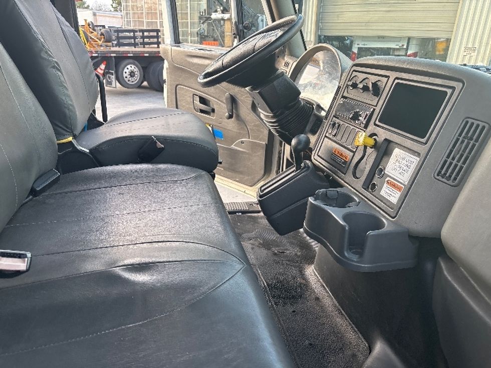 Medium Duty Box Truck-Light and Medium Duty Trucks-International-2019-4300-West Sacramento-CA-138,421\n\t\tmiles-$ 49,250 - Image 22