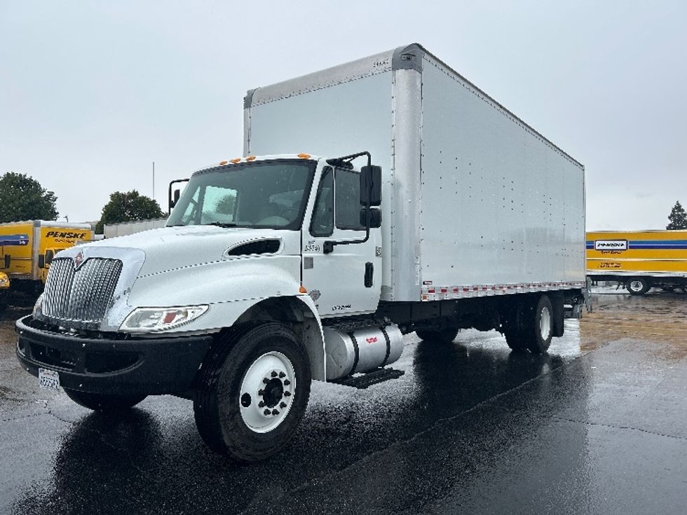 Medium Duty Box Truck-Light and Medium Duty Trucks-International-2019-4300-West Sacramento-CA-138,917\n\t\tmiles-$ 48,750 - Image 3