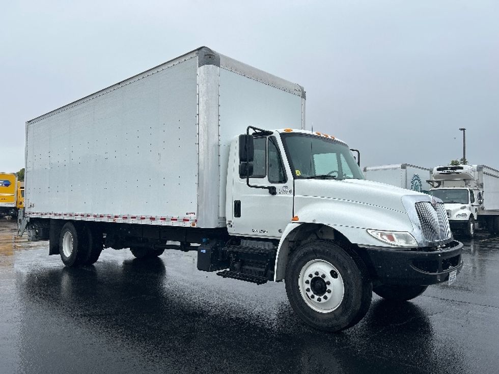 Medium Duty Box Truck-Light and Medium Duty Trucks-International-2019-4300-West Sacramento-CA-138,917\n\t\tmiles-$ 48,750 - Image 1