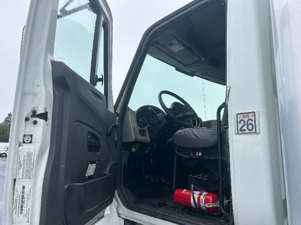 Medium Duty Box Truck-Light and Medium Duty Trucks-International-2019-4300-West Sacramento-CA-138,917\n\t\tmiles-$ 48,750 - Image 16