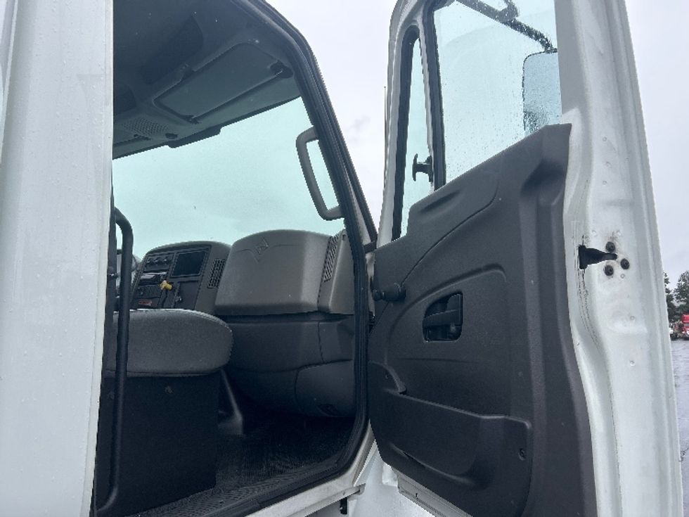 Medium Duty Box Truck-Light and Medium Duty Trucks-International-2019-4300-West Sacramento-CA-138,917\n\t\tmiles-$ 48,750 - Image 20