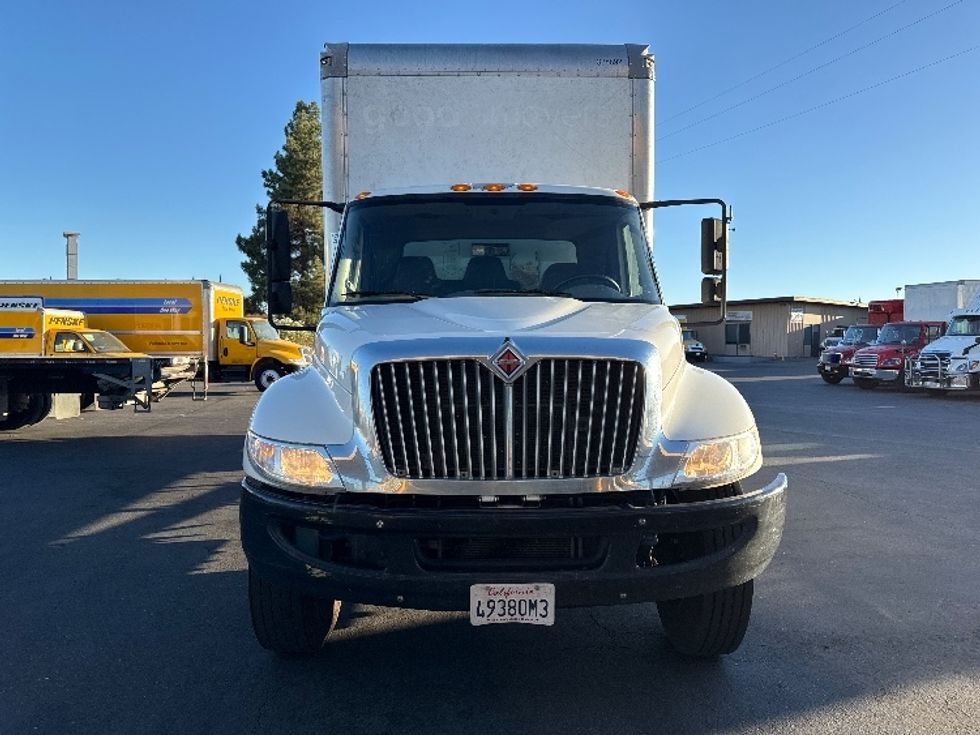 Medium Duty Box Truck-Light and Medium Duty Trucks-International-2019-4300-West Sacramento-CA-151,163\n\t\tmiles-$ 47,250 - Image 2