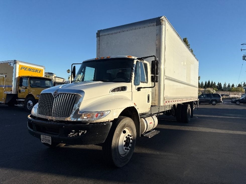 Medium Duty Box Truck-Light and Medium Duty Trucks-International-2019-4300-West Sacramento-CA-151,163\n\t\tmiles-$ 47,250 - Image 3