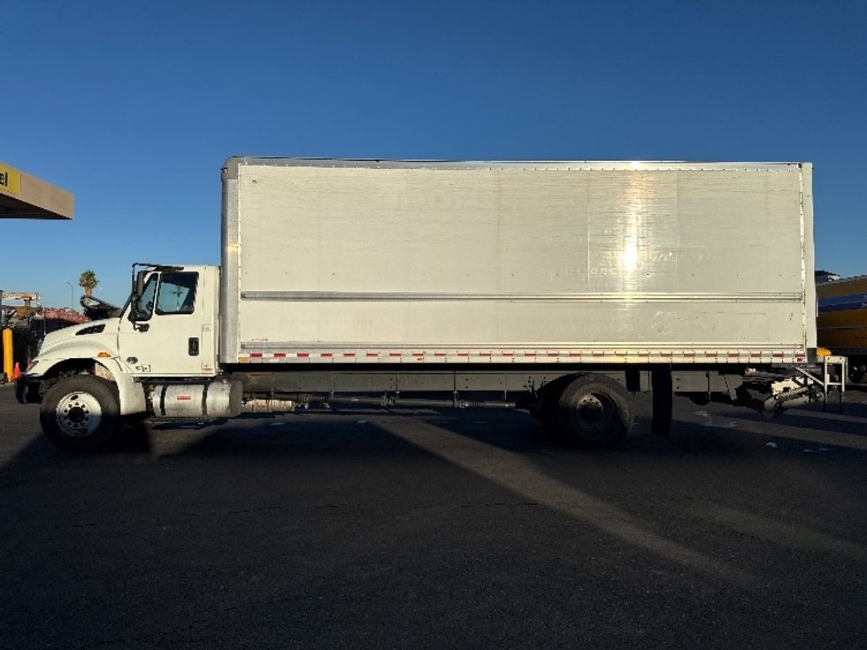 Medium Duty Box Truck-Light and Medium Duty Trucks-International-2019-4300-West Sacramento-CA-151,163\n\t\tmiles-$ 47,250 - Image 4