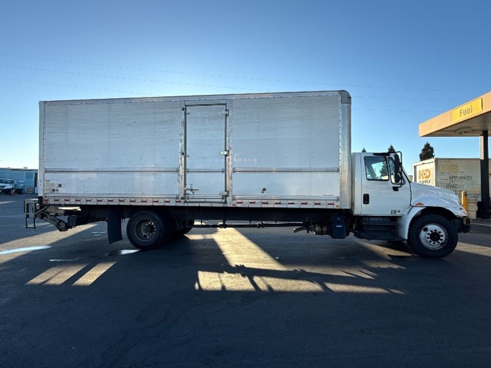 Medium Duty Box Truck-Light and Medium Duty Trucks-International-2019-4300-West Sacramento-CA-151,163\n\t\tmiles-$ 47,250 - Image 15