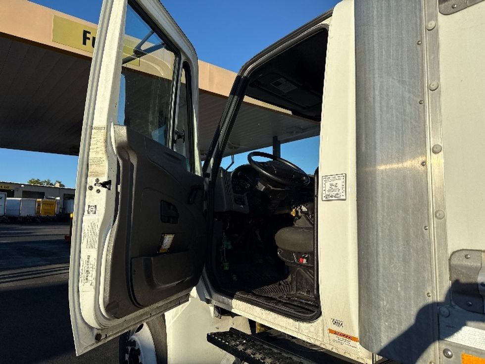 Medium Duty Box Truck-Light and Medium Duty Trucks-International-2019-4300-West Sacramento-CA-151,163\n\t\tmiles-$ 47,250 - Image 16