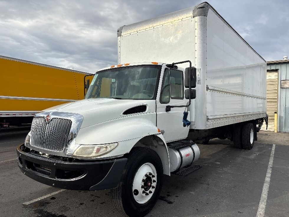 Medium Duty Box Truck-Light and Medium Duty Trucks-International-2019-4300-West Sacramento-CA-152,958\n\t\tmiles-$ 47,000 - Image 3