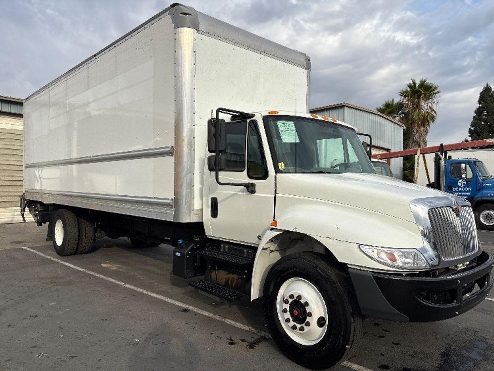 Medium Duty Box Truck-Light and Medium Duty Trucks-International-2019-4300-West Sacramento-CA-152,958\n\t\tmiles-$ 47,000 - Image 1