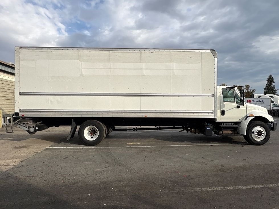 Medium Duty Box Truck-Light and Medium Duty Trucks-International-2019-4300-West Sacramento-CA-152,958\n\t\tmiles-$ 47,000 - Image 15