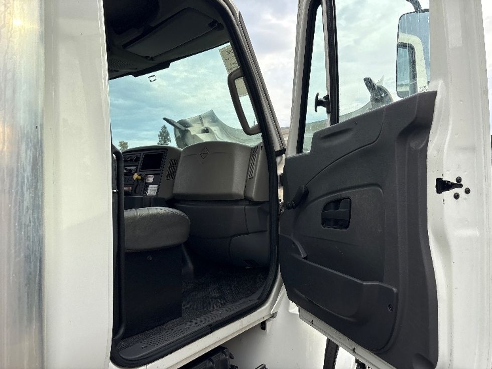 Medium Duty Box Truck-Light and Medium Duty Trucks-International-2019-4300-West Sacramento-CA-152,958\n\t\tmiles-$ 47,000 - Image 20