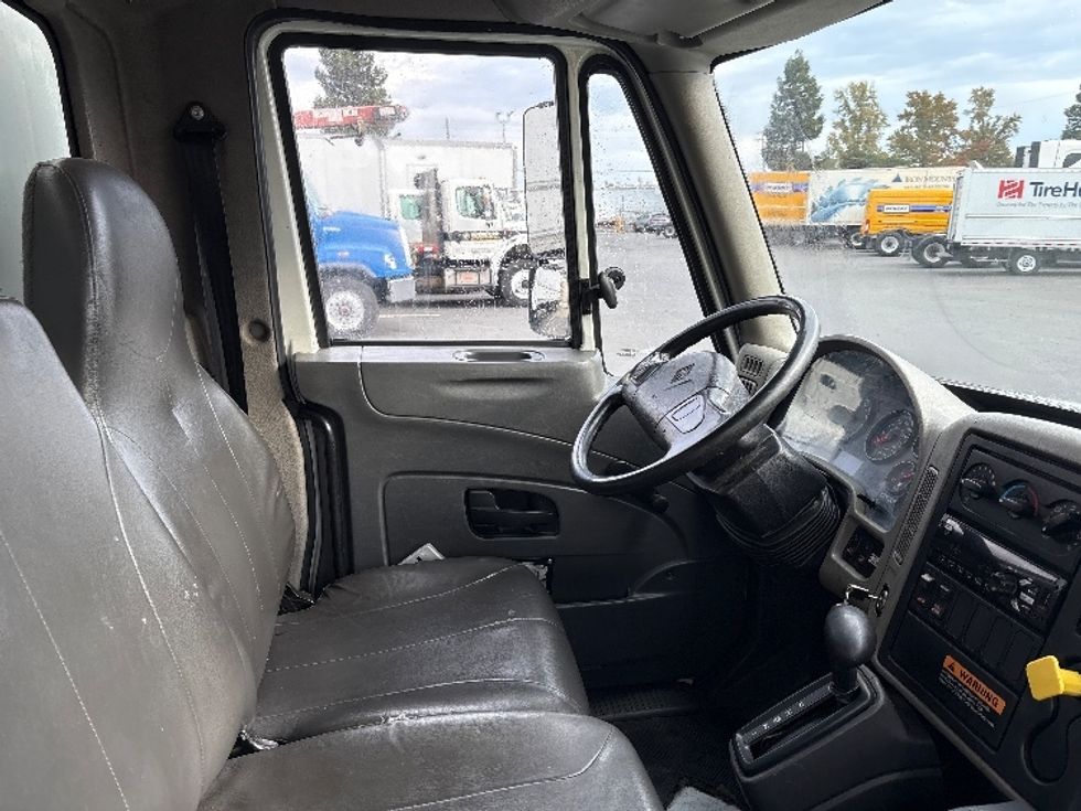 Medium Duty Box Truck-Light and Medium Duty Trucks-International-2019-4300-West Sacramento-CA-152,958\n\t\tmiles-$ 47,000 - Image 22