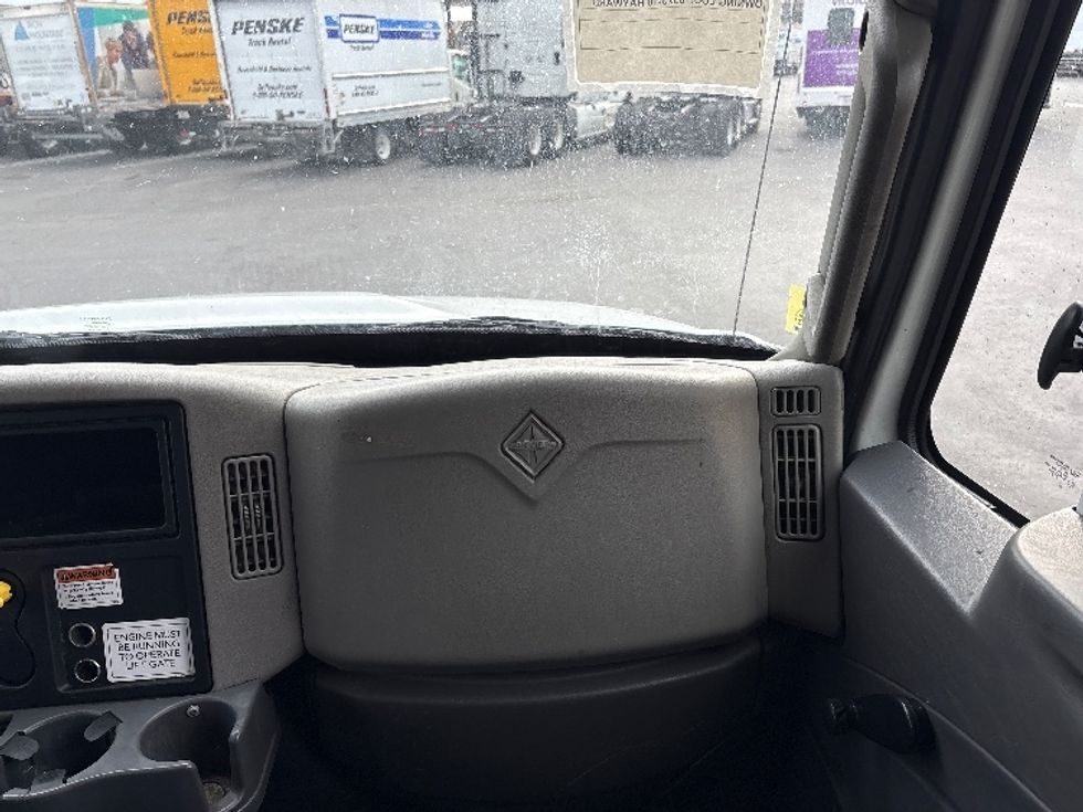 Medium Duty Box Truck-Light and Medium Duty Trucks-International-2019-4300-West Sacramento-CA-152,958\n\t\tmiles-$ 47,000 - Image 21