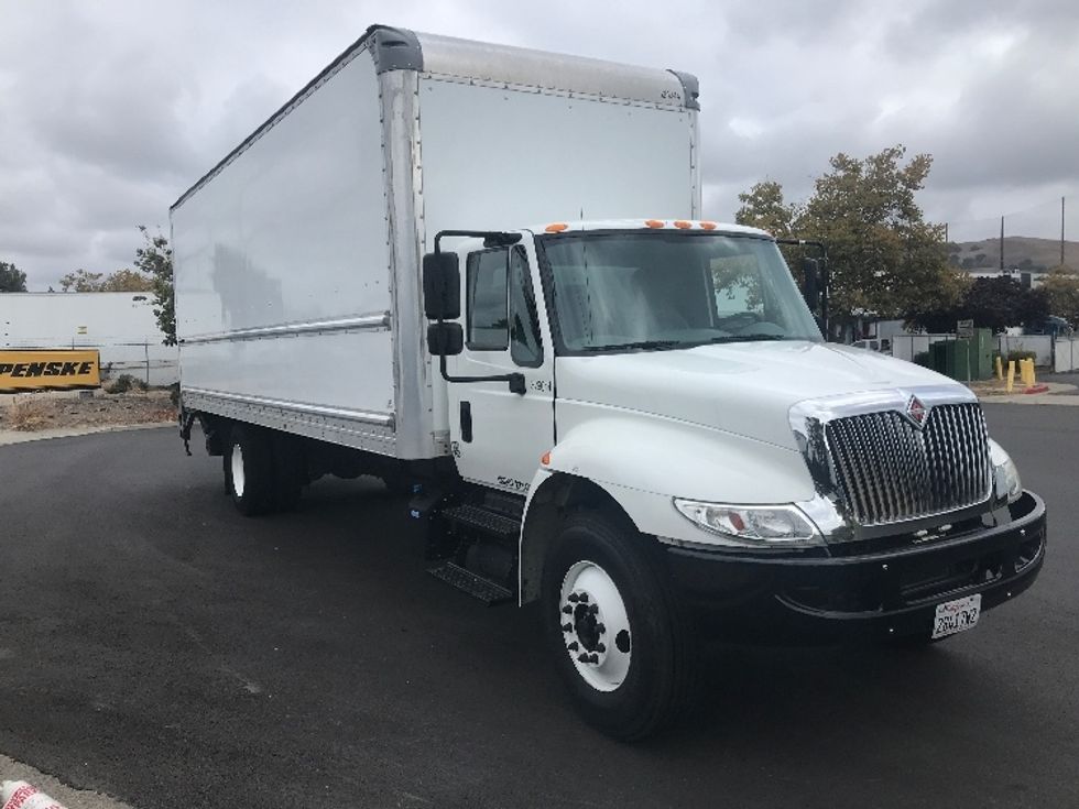 Medium Duty Box Truck-Light and Medium Duty Trucks-International-2019-4300-West Sacramento-CA-153,321\n\t\tmiles-$ 47,000 - Image 1