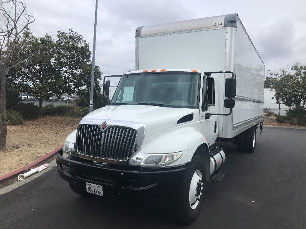 Medium Duty Box Truck-Light and Medium Duty Trucks-International-2019-4300-West Sacramento-CA-153,321\n\t\tmiles-$ 47,000 - Image 3