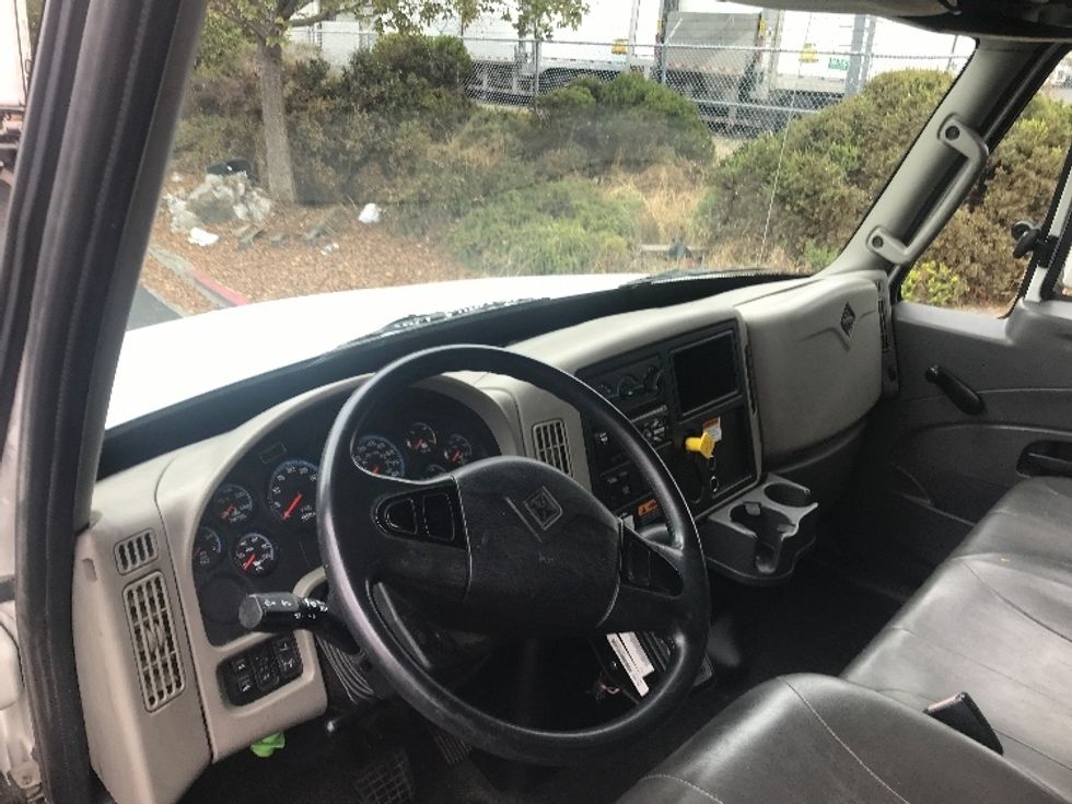 Medium Duty Box Truck-Light and Medium Duty Trucks-International-2019-4300-West Sacramento-CA-153,321\n\t\tmiles-$ 47,000 - Image 18