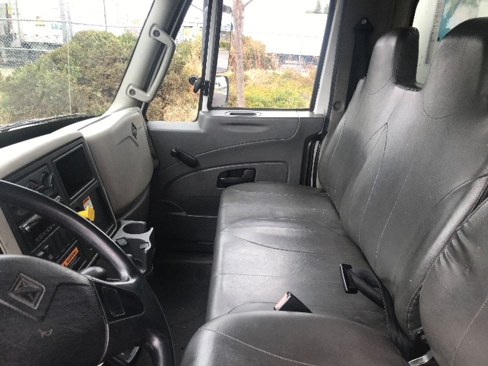 Medium Duty Box Truck-Light and Medium Duty Trucks-International-2019-4300-West Sacramento-CA-153,321\n\t\tmiles-$ 47,000 - Image 16